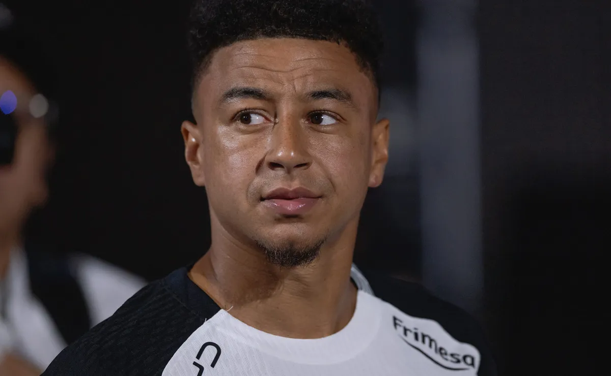 Jesse Lingard é herói em vitória do Corinthians e Diniz define inglês como armador