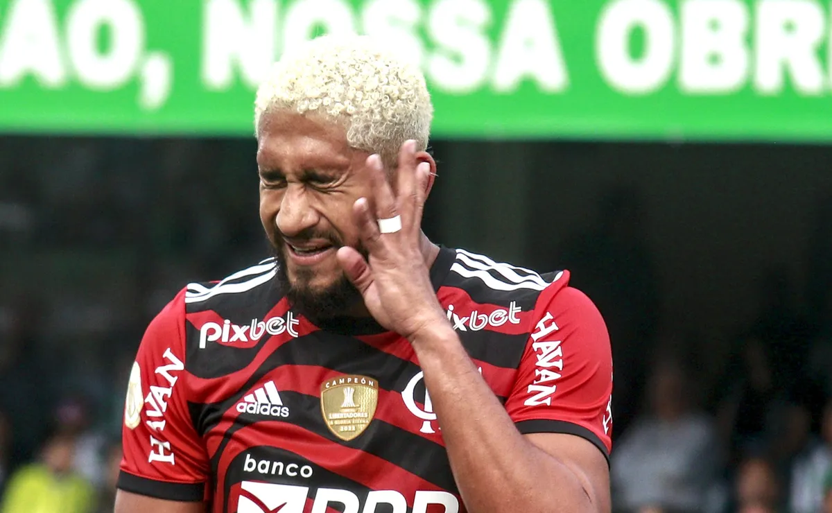 Pablo ex-Flamengo segue sem entrar em campo mesmo após ter sido contratado pelo São Bernardo