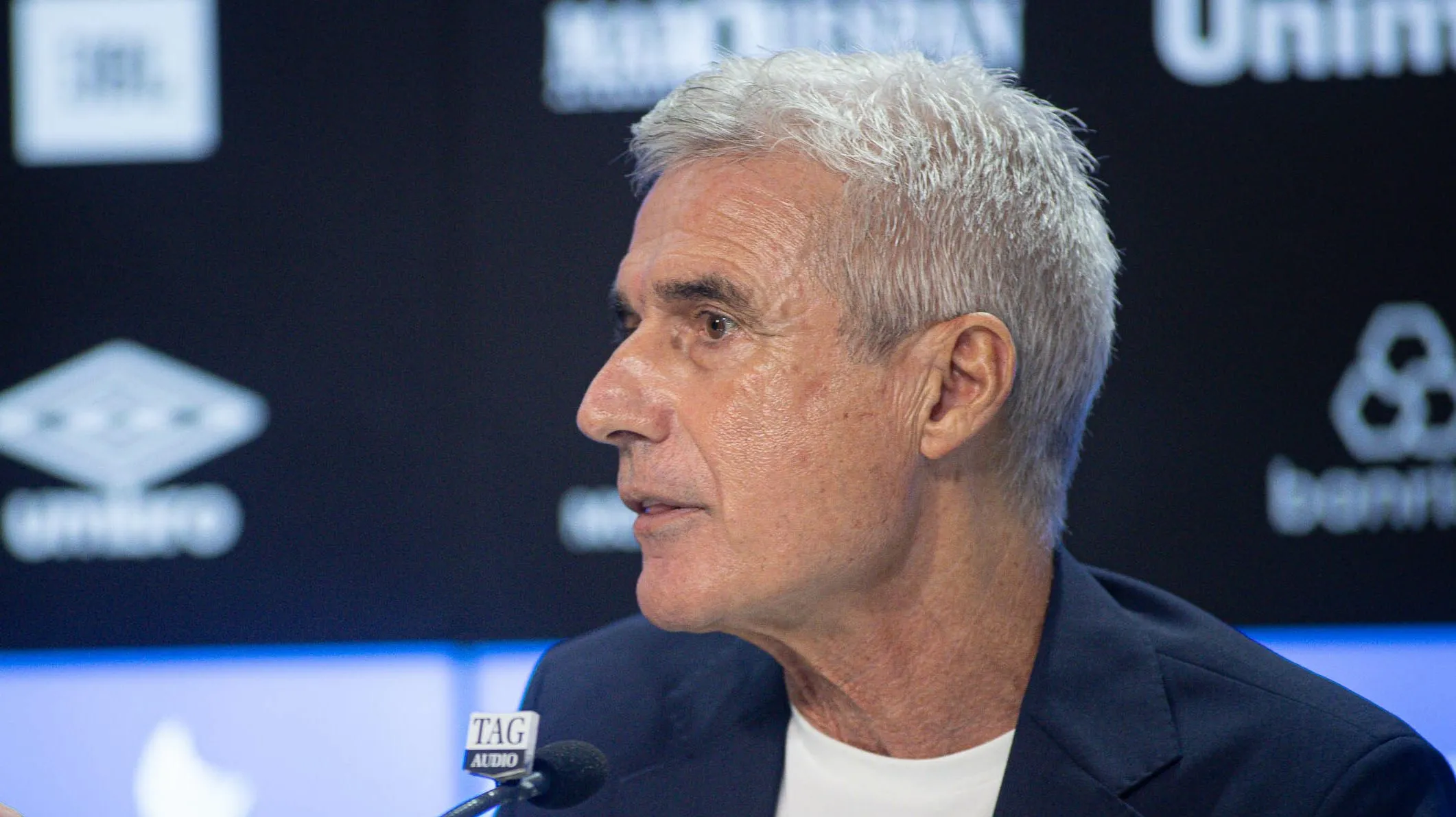 Luís Castro no Grêmio. Foto: Maxi Franzoi/AGIF