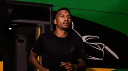 Léo Chu durante embarque do Athletic