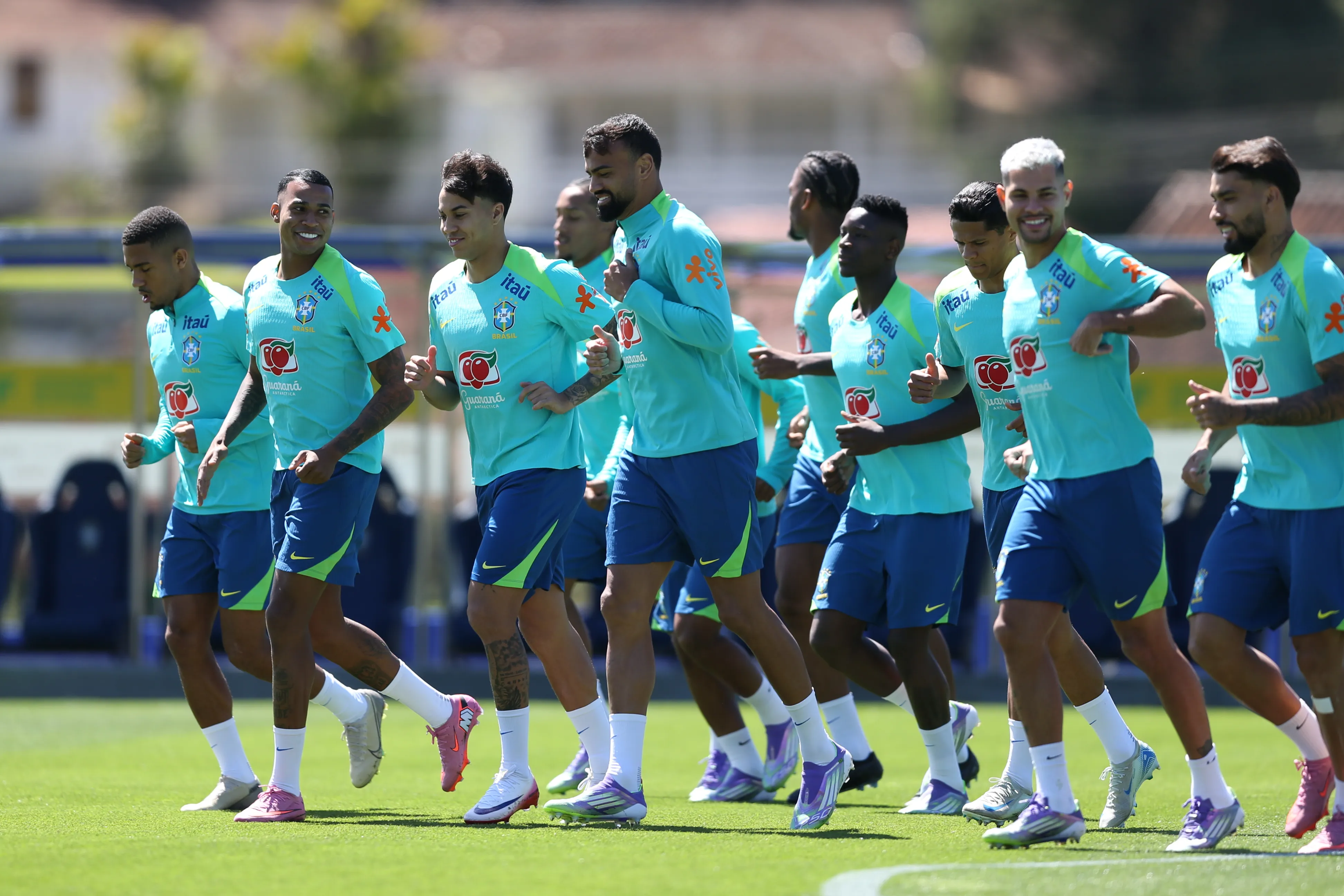 RJ – TERESOPOLIS – 03/09/2025 – BRASIL, TREINO NA GRANJA COMARY – Jogadores da Selecao Brasileira durante treino na Granja Comary em Teresopolis (RJ), nesta quarta-feira (3). A equipe se prepara para enfrentar o Chile pelas Eliminatorias da Copa do Mundo 2016. Foto: Marlon Costa/AGIF
