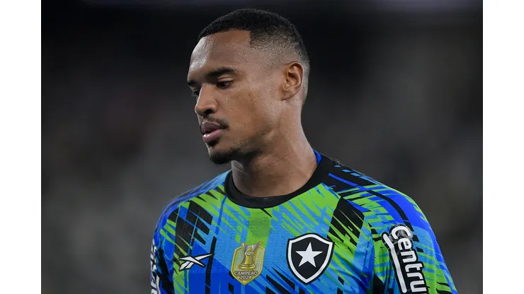 RJ - RIO DE JANEIRO - 17/08/2025 - BRASILEIRO A 2025, BOTAFOGO X PALMEIRAS - John goleiro do Botafogo durante partida contra o Palmeiras no estadio Engenhao pelo campeonato Brasileiro A 2025. Foto: Thiago Ribeiro/AGIF