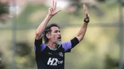 Eduardo Domínguez em treino na Cidade do Galo - Foto: Pedro Souza / Atlético