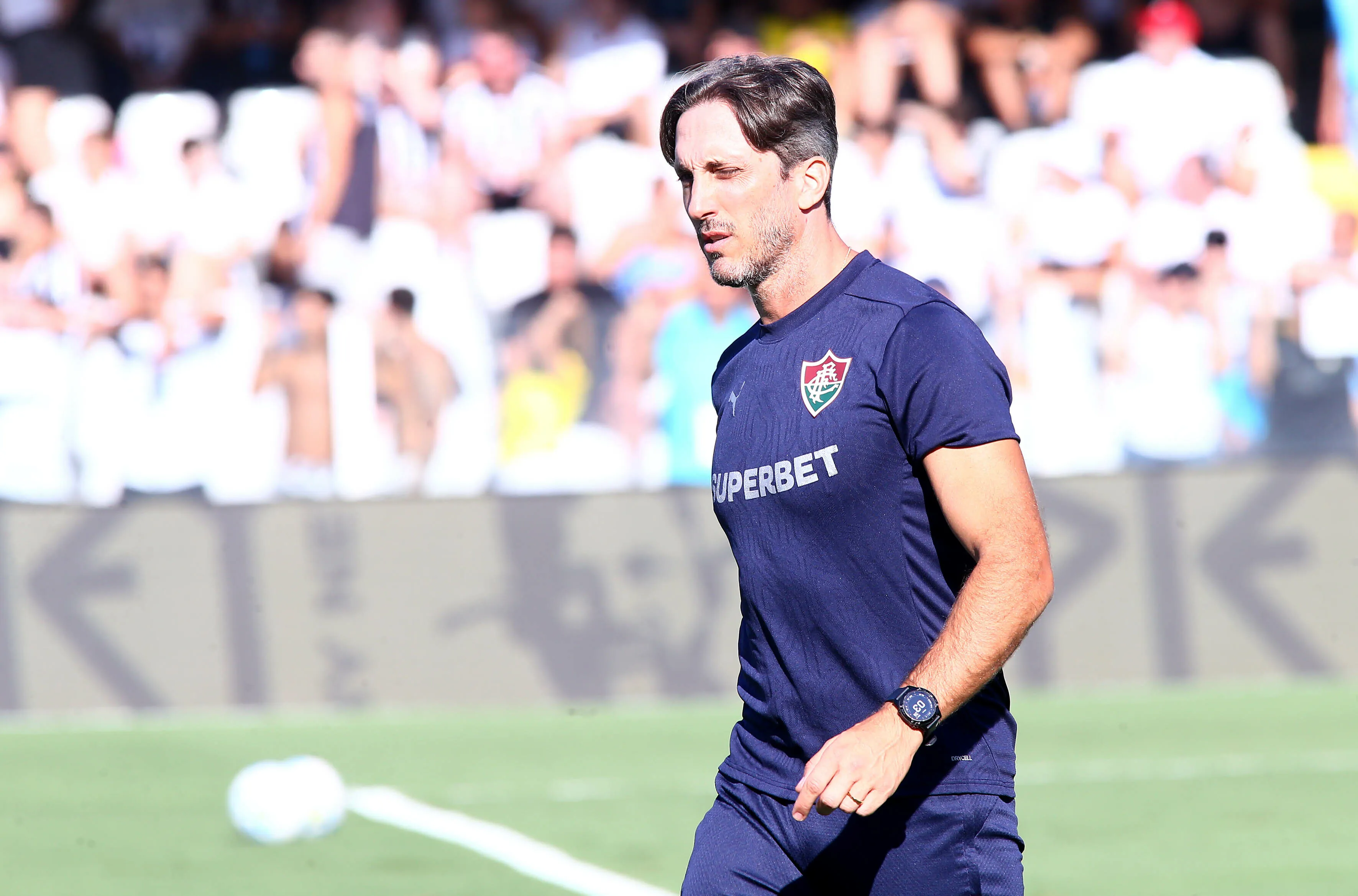 SP – SANTOS – 19/04/2026 – BRASILEIRO A 2026, SANTOS X FLUMINENSE – Luis Zubeldia tecnico do Fluminense durante partida contra o Santos no estadio Vila Belmiro pelo campeonato Brasileiro A 2026. Foto: Mauricio De Souza/AGIF