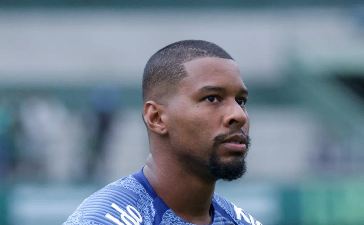 Cuca faz mistério sobre substituto de Brazão e Diógenes e João Pedro disputam vaga no Santos