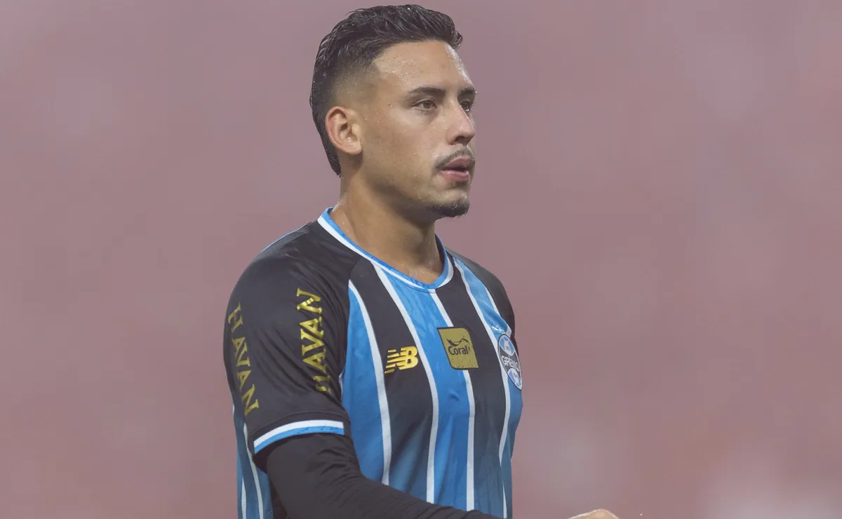 Excluído por Luís Castro, Noriega desperta interesse do Sporting, que inicia conversas com o Grêmio