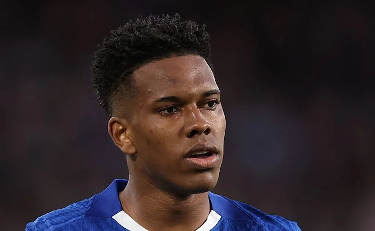 Estêvão planeja recuperação no Brasil para tentar jogar a Copa do Mundo de 2026