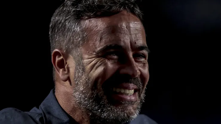 Artur Jorge ainda busca regularidade no Cruzeiro.