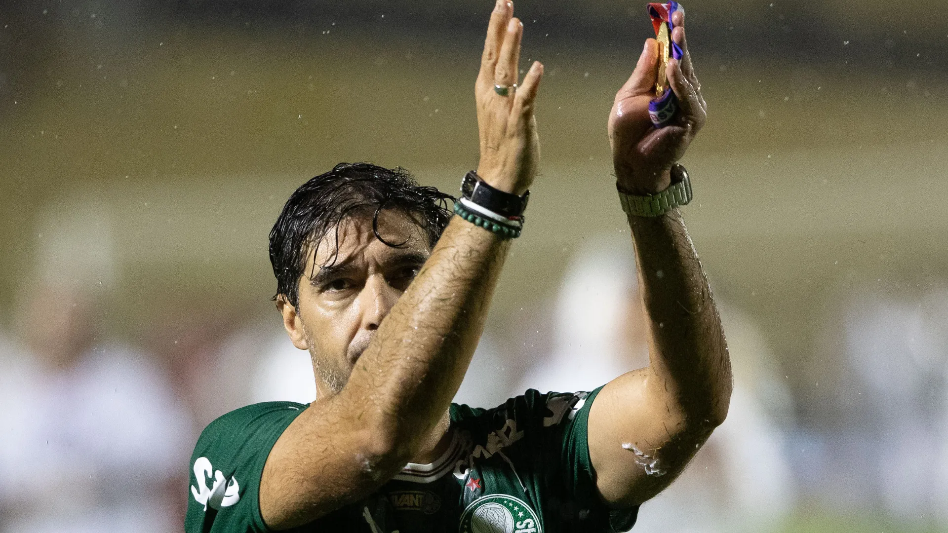 Abel Ferreira comemorando pelo Palmeiras – Foto: Joisel Amaral/AGIF