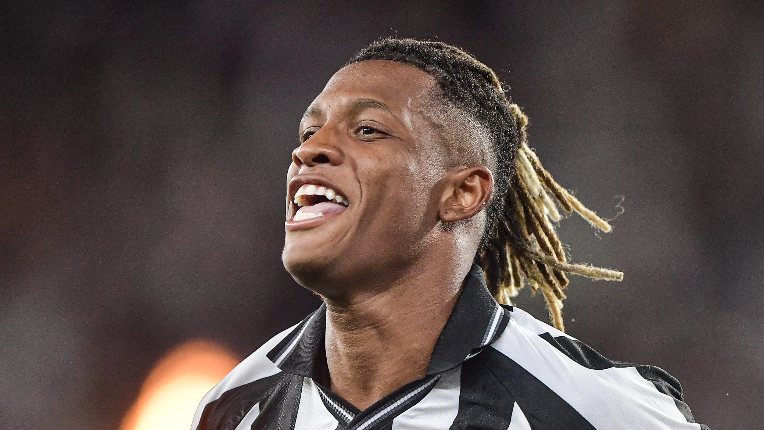 Foto: Thiago Ribeiro/AGIF – Danilo, sonho do Verdão, comemorando gol no Botafogo.