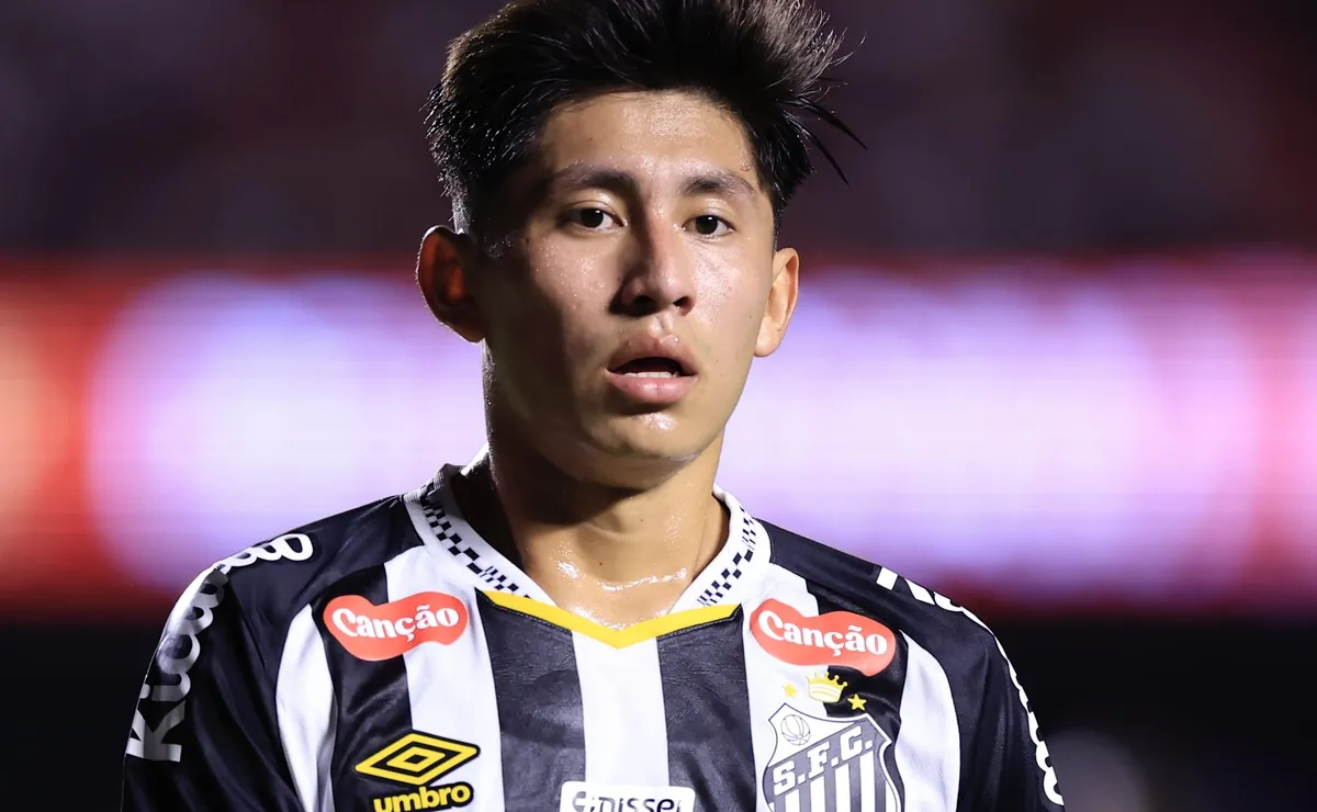 Santos continua tentando renovar com Miguelito e pode comprar parte dos direitos econômicos do meia