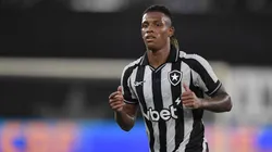 Danilo (Botafogo) durante jogo contra a Chapecoense, no dia 21.04.2026. Foto: Associated Press / Alamy