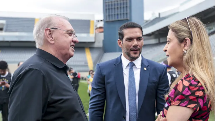Osmar Stabile ao lado de Leila Pereira, presidente do Palmeiras.