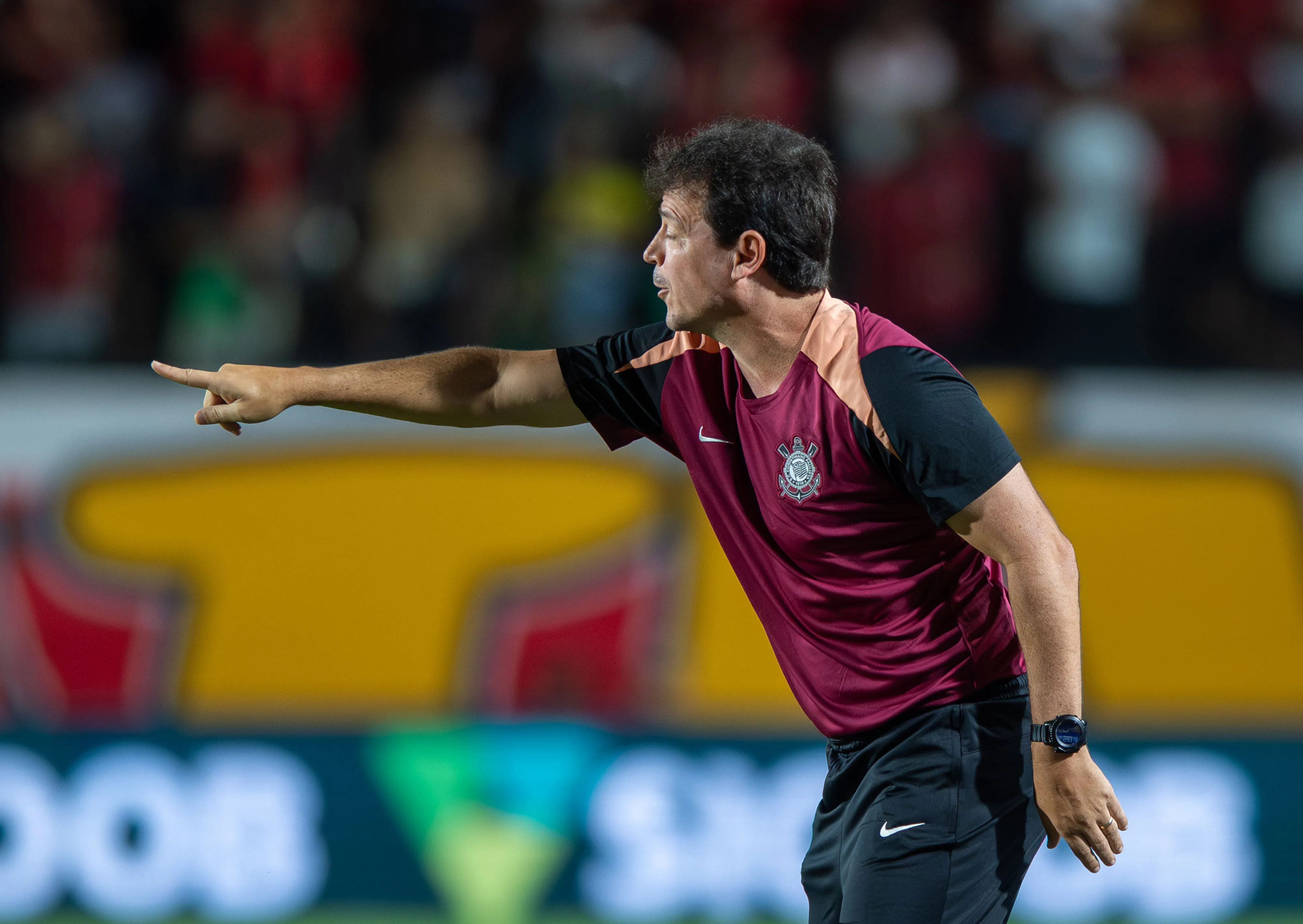 Fernando Diniz tecnico do Corinthians durante partida contra o Vitoria no estadio Barradao pelo campeonato Brasileiro A 2026. Foto: Jhony Pinho/AGIF