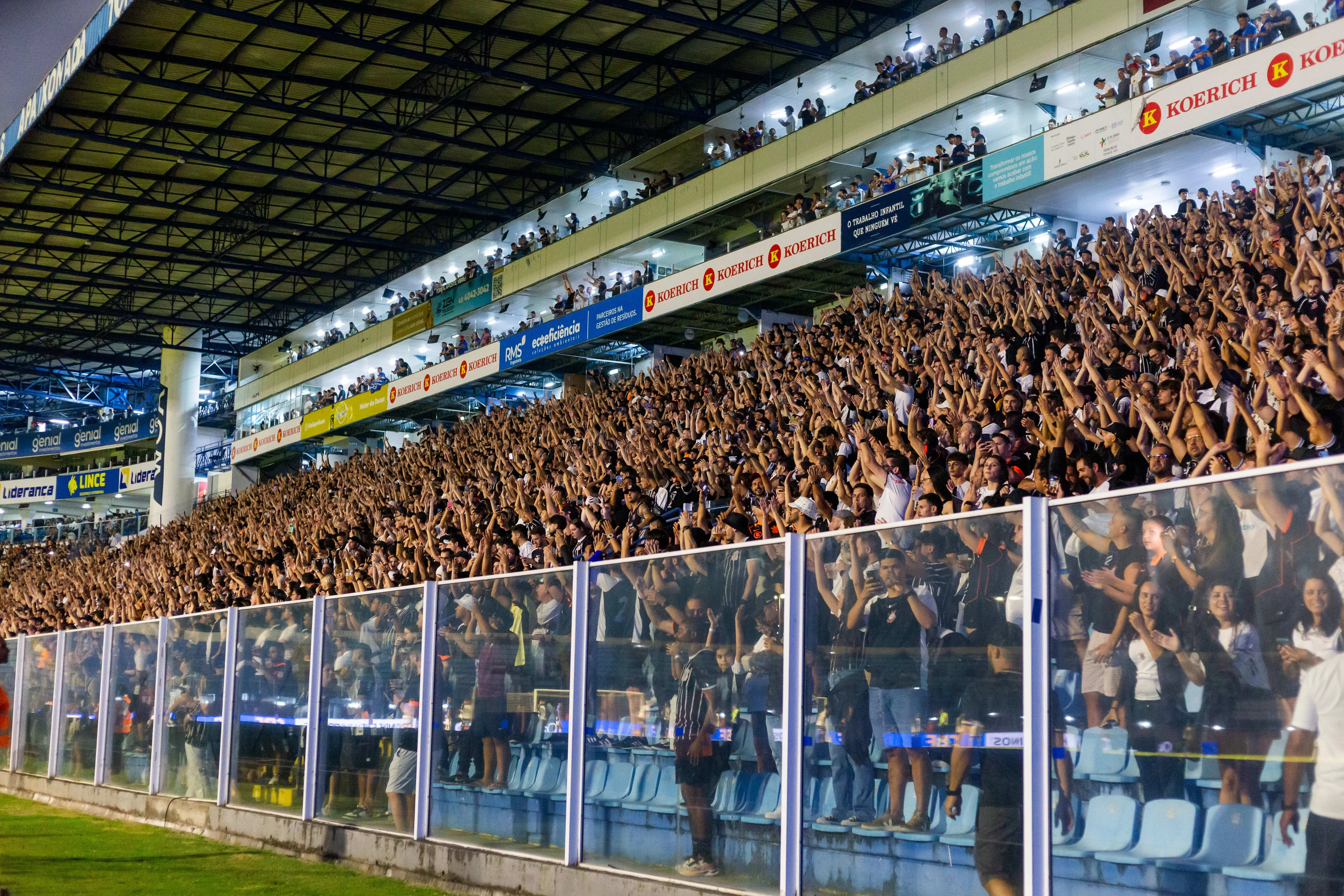 Torcida do Corinthians durante partida contra Barra no estadio Ressacada pelo campeonato Copa Do Brasil 2026. Foto: Thiago Vasconcelos Dos Santos/AGIF