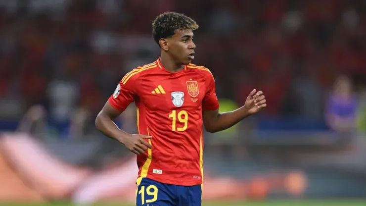 Lamine Yamal em ação pela Espanha.