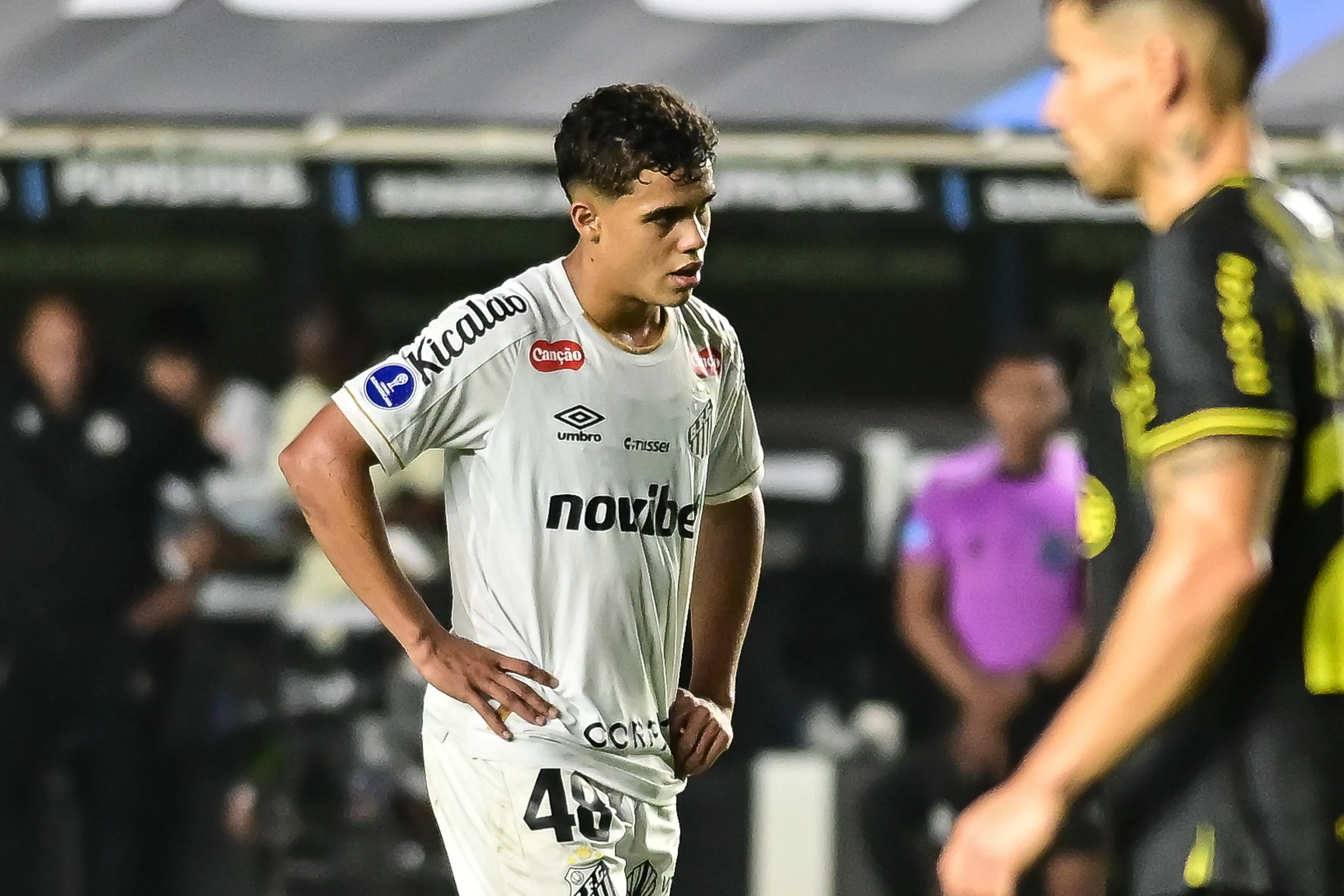 Gustavo Henrique jogador do Santos durante partida contra o Deportivo Recoleta. Foto: Jota Erre/AGIF