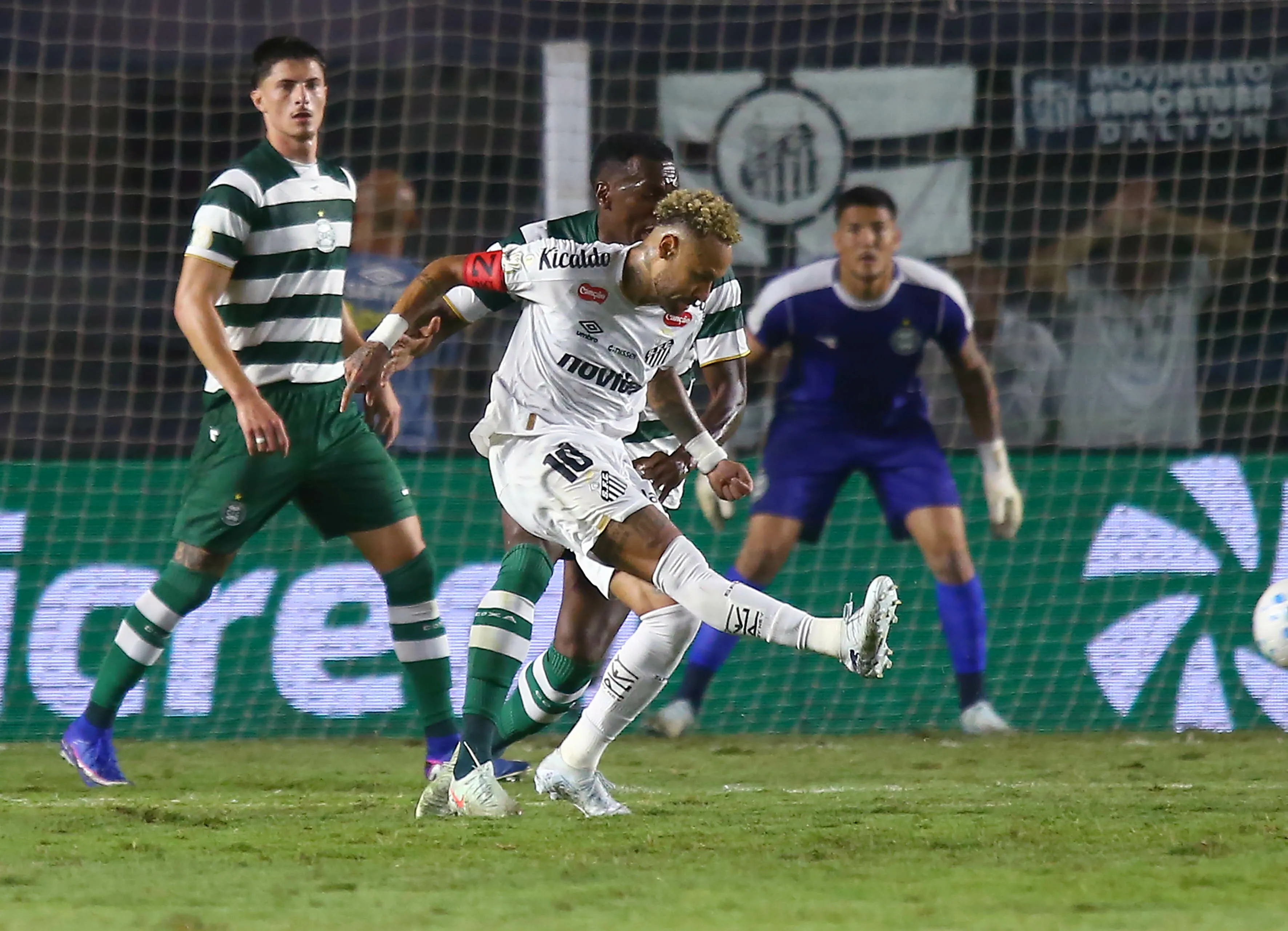 Santos x Coritiba. Foto: Mauricio De Souza/AGIF