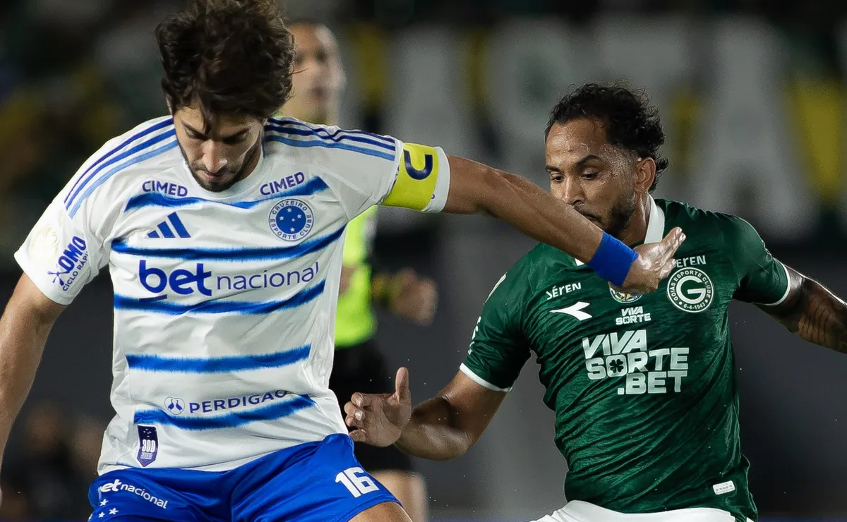 Cruzeiro sai atrás, vira o jogo, mas sofre empate no último minuto contra o Goiás em Goiânia