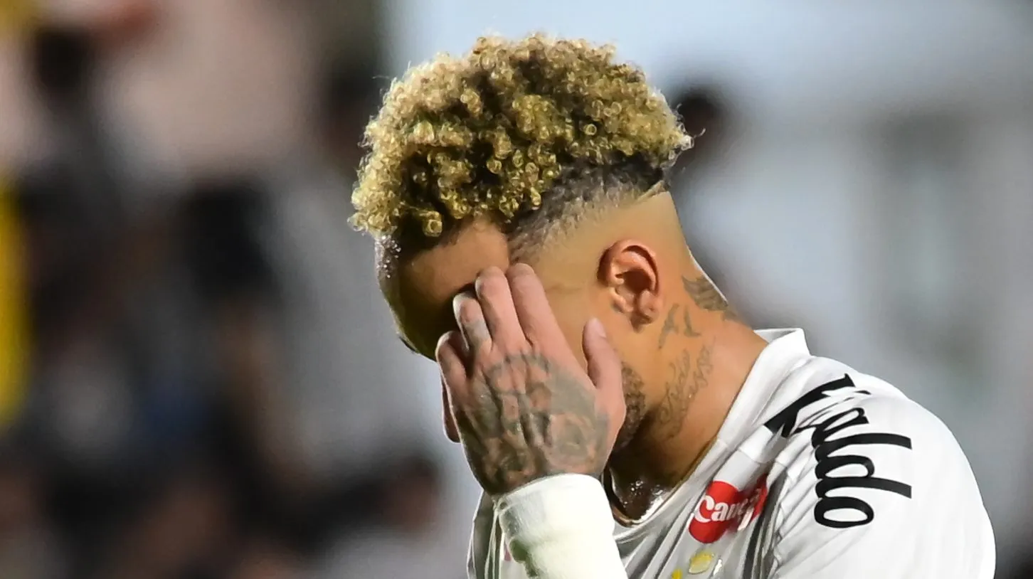 Neymar jogador do Santos durante partida contra o Coritiba no estadio Vila Belmiro pelo campeonato Copa Do Brasil 2026. Foto: Jota Erre/AGIF