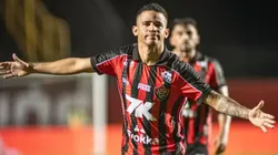 Erick comemora golaço do Vitória no Barradão — Foto: Victor Ferreira / EC Vitória