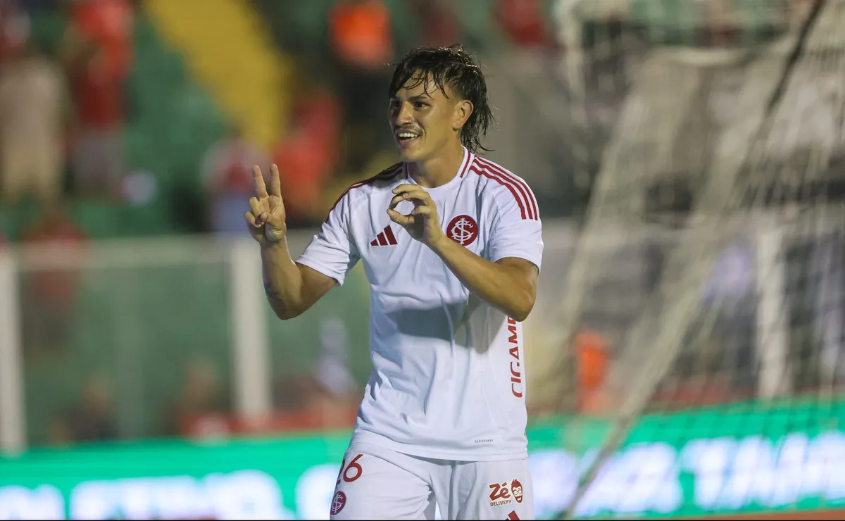 Internacional supera erros, reage com autoridade e vence Athletic de virada na Copa do Brasil