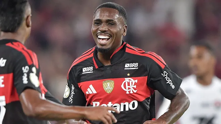 Evertton Araújo abriu o placar com um belo gol no Maracanã