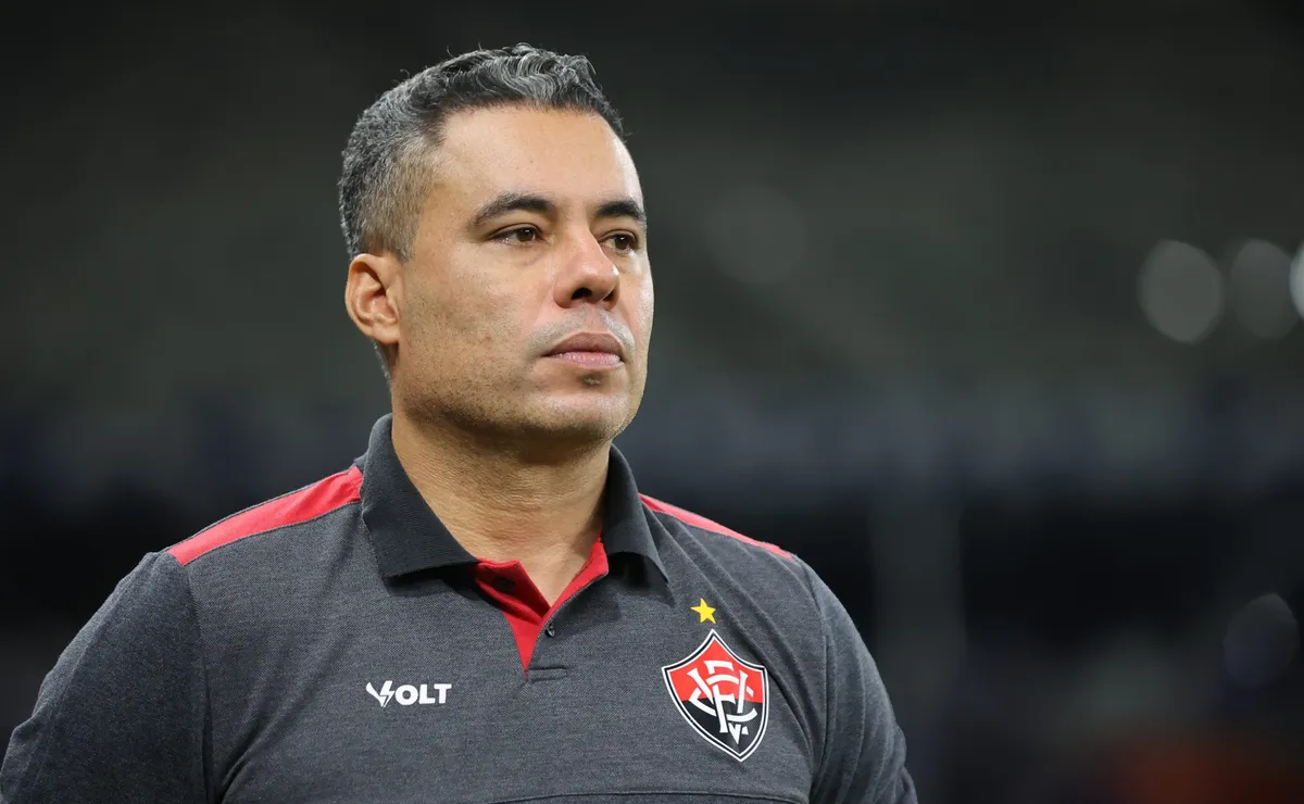 Jair Ventura analisa Flamengo x Vitória e reclama de erros da arbitragem: “A gente fica chateado”