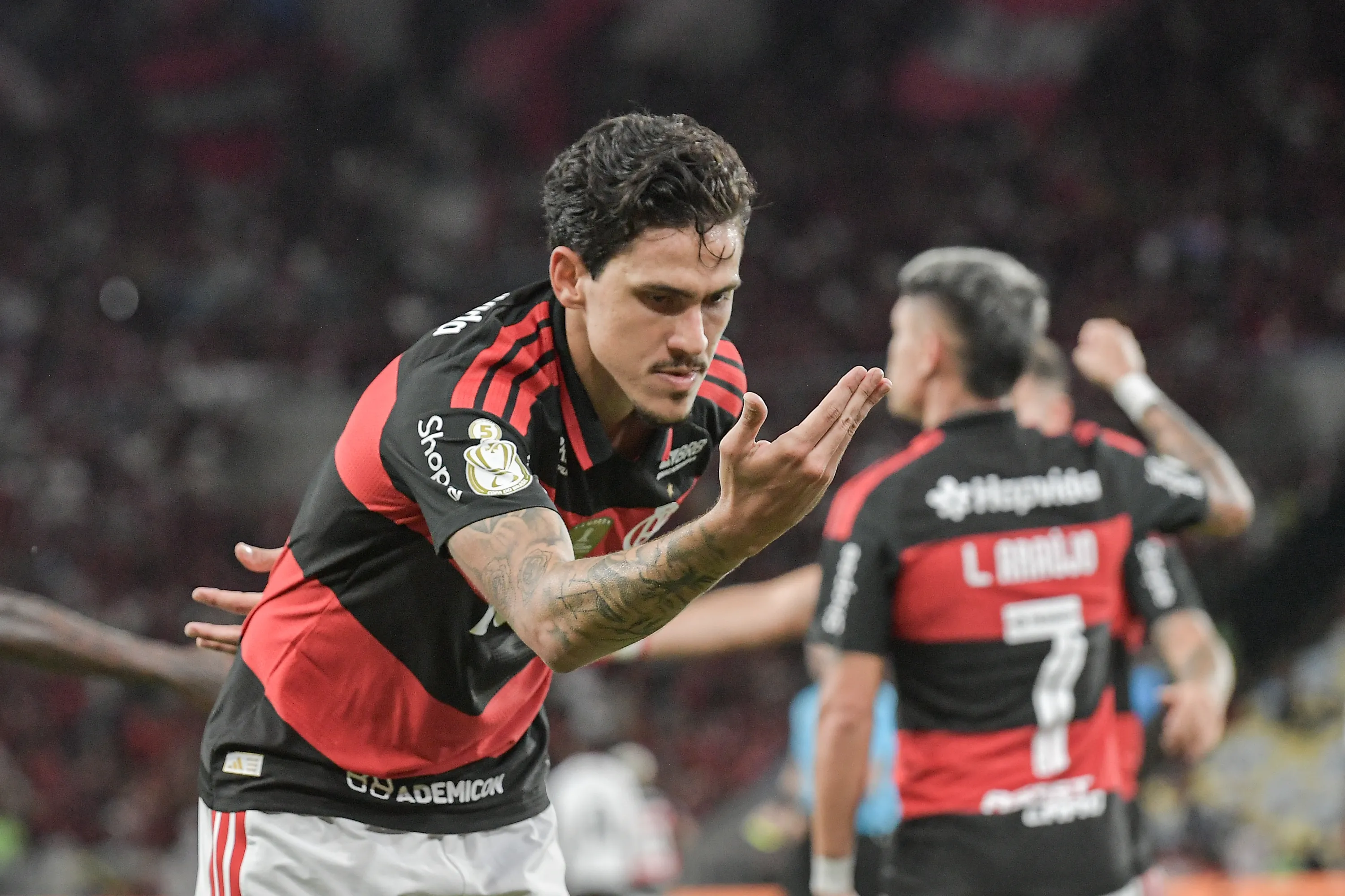 Pedro jogador do Flamengo comemora seu gol durante partida contra o Vitoria no estadio Maracana pelo campeonato Copa Do Brasil 2026. Foto: Thiago Ribeiro/AGIF