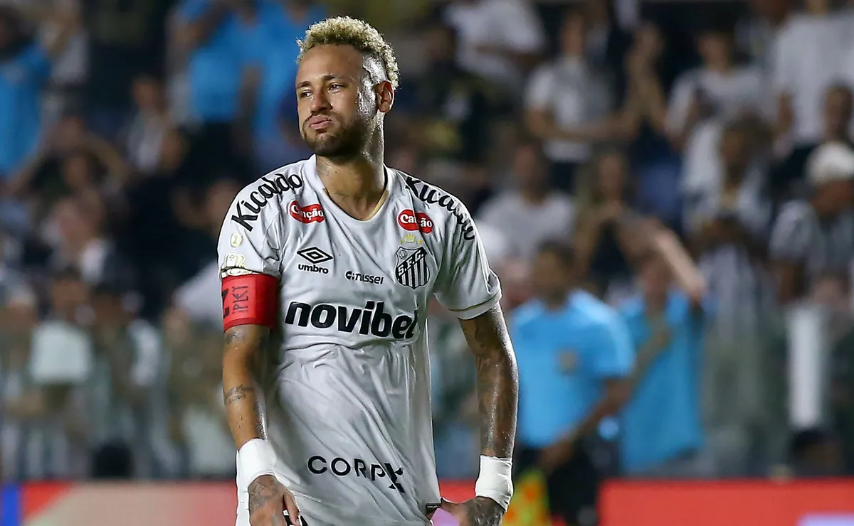 Neymar acerta a trave em Santos x Coritiba e torcedores reagem: “Que pecado”