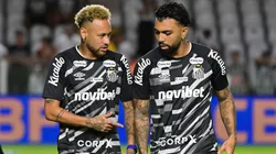 Neymar e Gabigol jogadores do Santos durante aquecimento antes da partida contra o Coritiba no estadio Vila Belmiro pelo campeonato Copa Do Brasil 2026. Foto: Jota Erre/AGIF