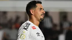 Lucas Veríssimo não se calou após empate frustrante na Vila - Foto: Jota Erre/AGIF
