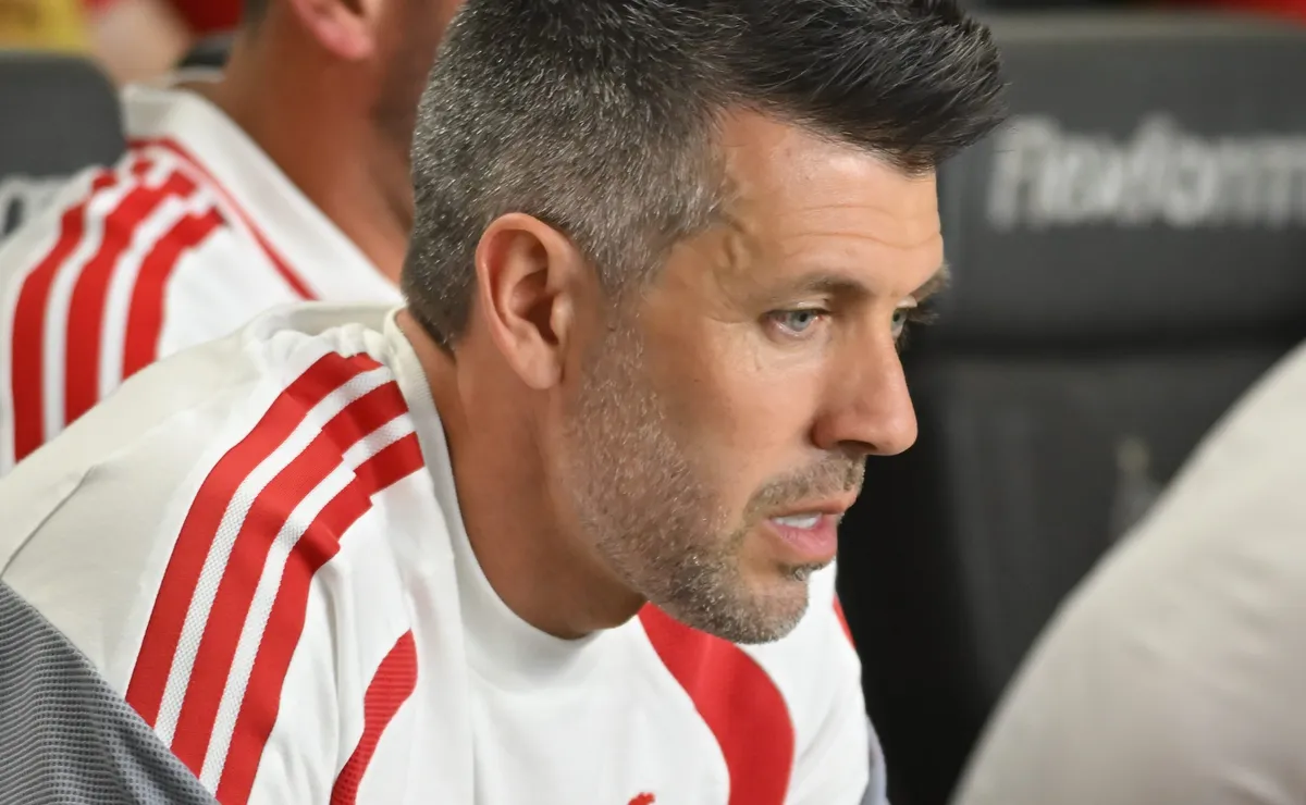 Paulo Pezzolano explica por que o Internacional ignorou torcida Colorada em Florianópolis