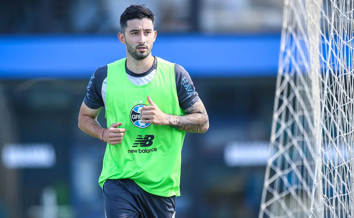 Villasanti se aproxima do retorno e reacende debate sobre titularidade no meio-campo do Grêmio