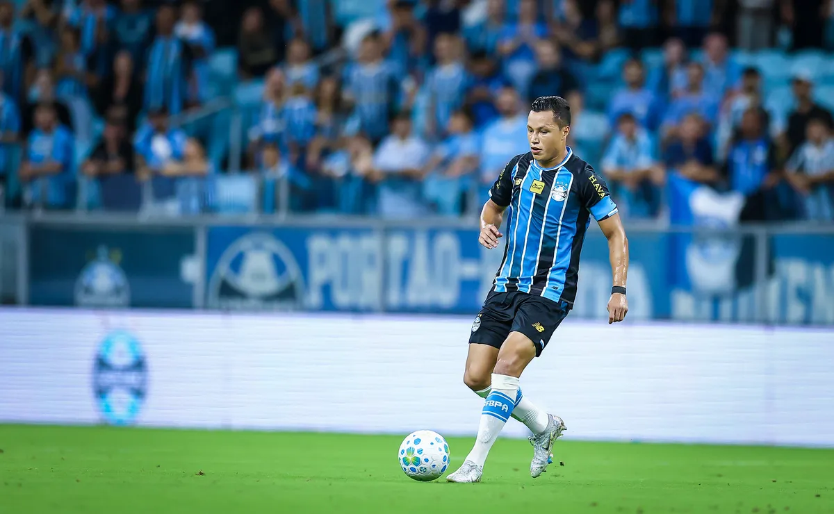 Marlon pode antecipar retorno ao Grêmio e trabalha para voltar aos gramados depois da Copa do Mundo