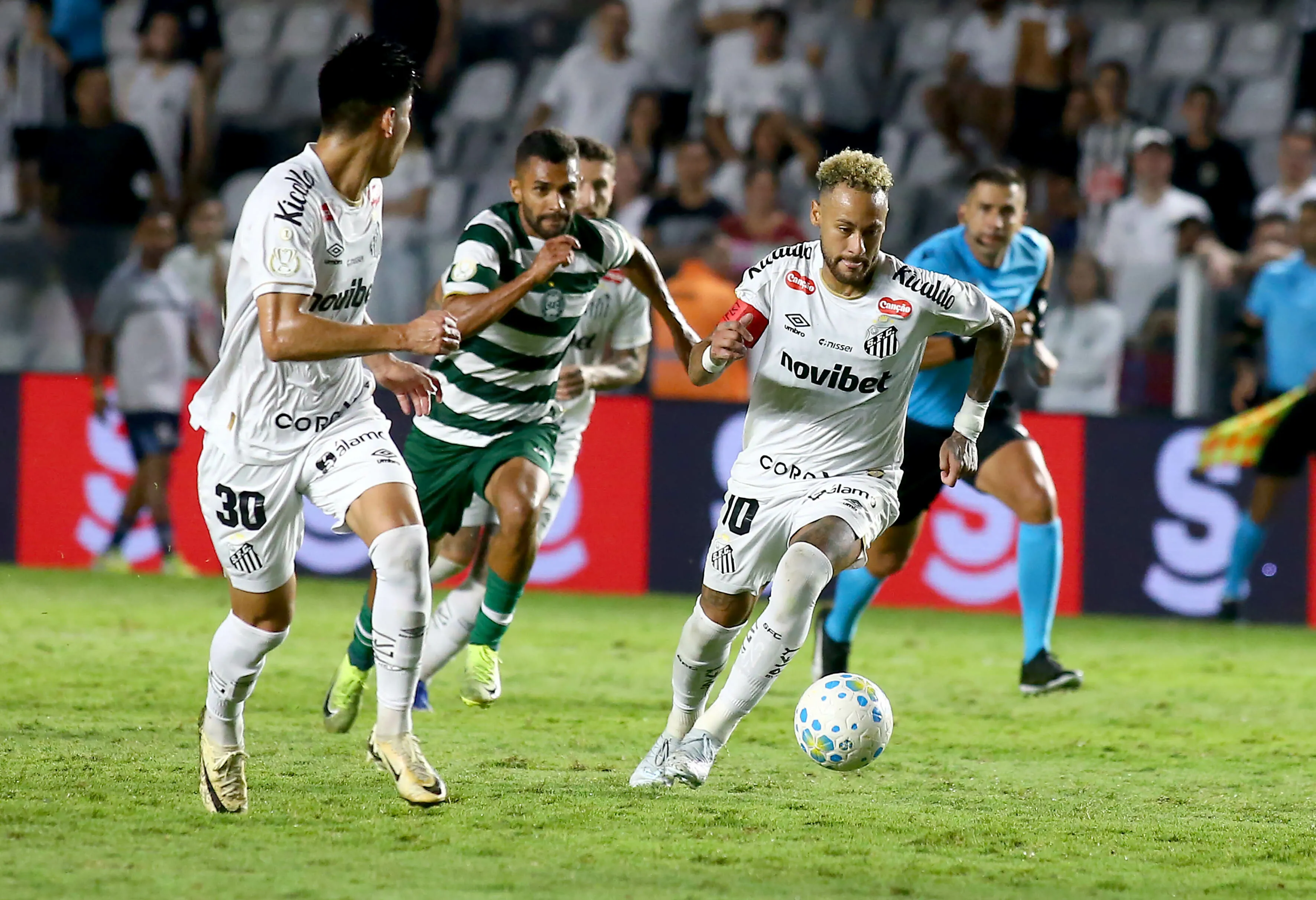 Santos ficou no empate sem gols com o Coritiba. Foto: Mauricio De Souza/AGIF