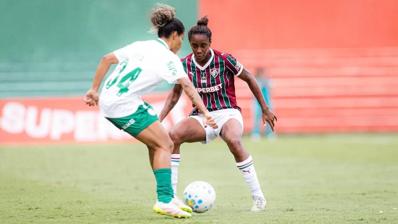 Raissa Bahia em duelo do Palmeiras contra o Fluminense no Brasileirão Feminino