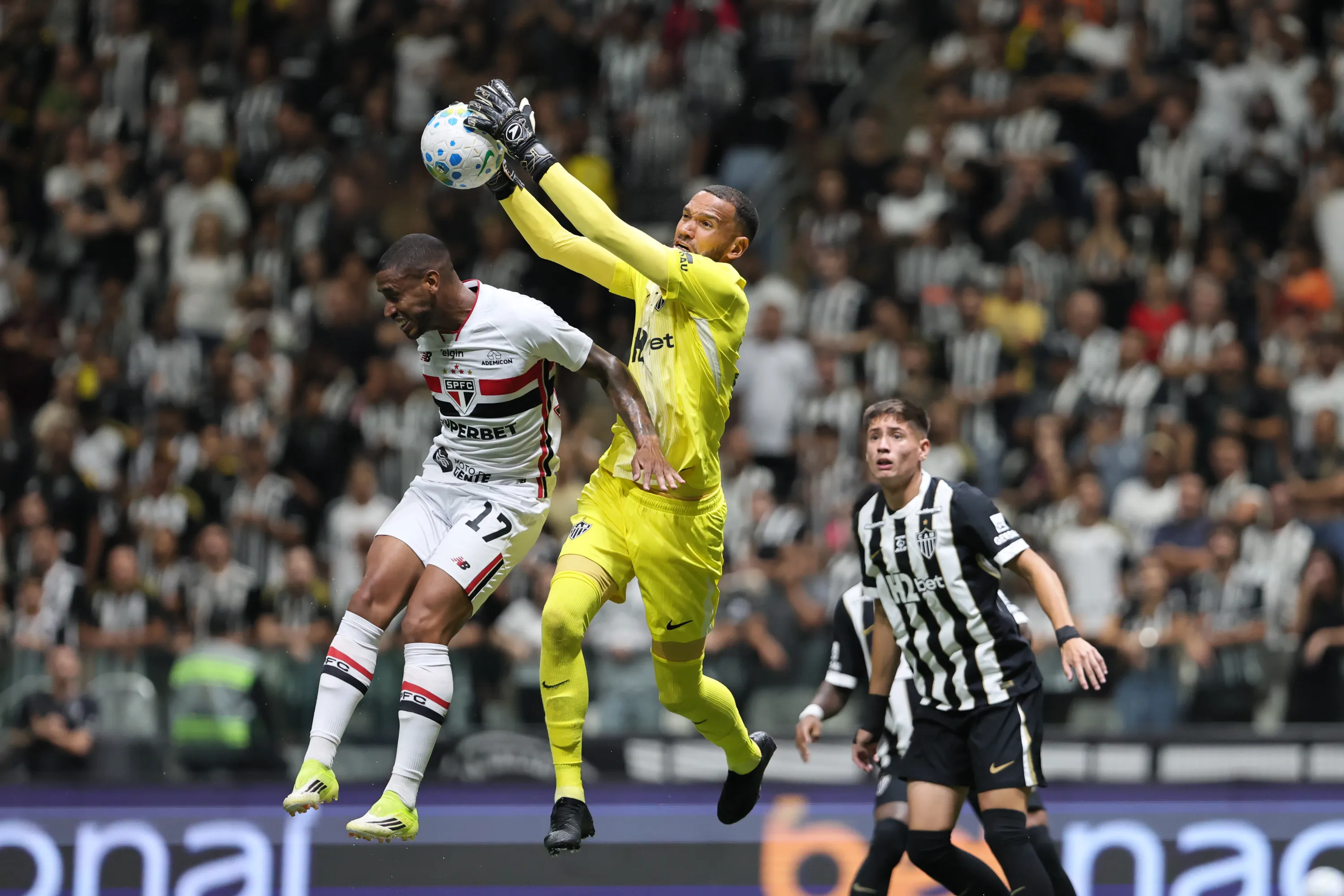 Everson durante partida pelo Atlético-MG na Arena MRV. Foto: Gilson Lobo/AGIF