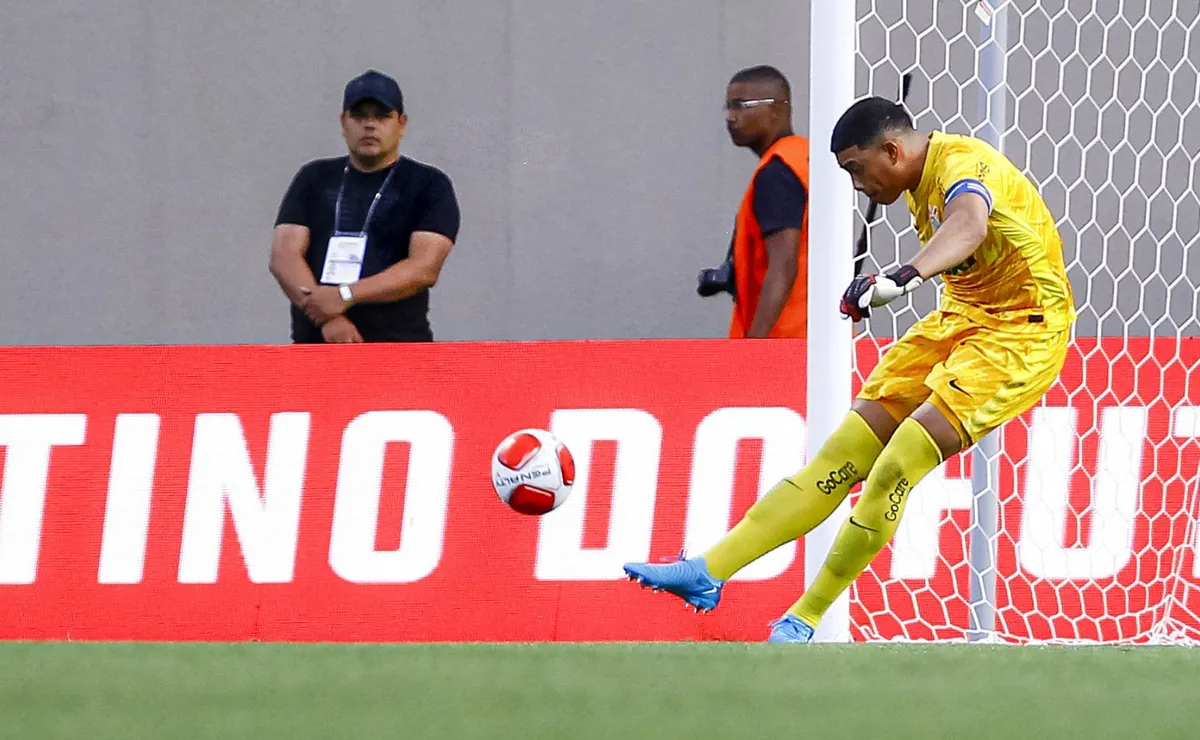 Kauê aproveita chance no Corinthians, ajuda defesa sólida e reforça sequência sem sofrer gols