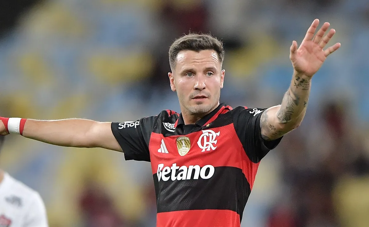 PC Oliveira dá veredicto sobre polêmica com Saúl em Flamengo x Vitória e revela erro de Daronco