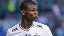 Zagueiro tem o futuro incerto - Foto: Marcello Zambrana/AGIF.