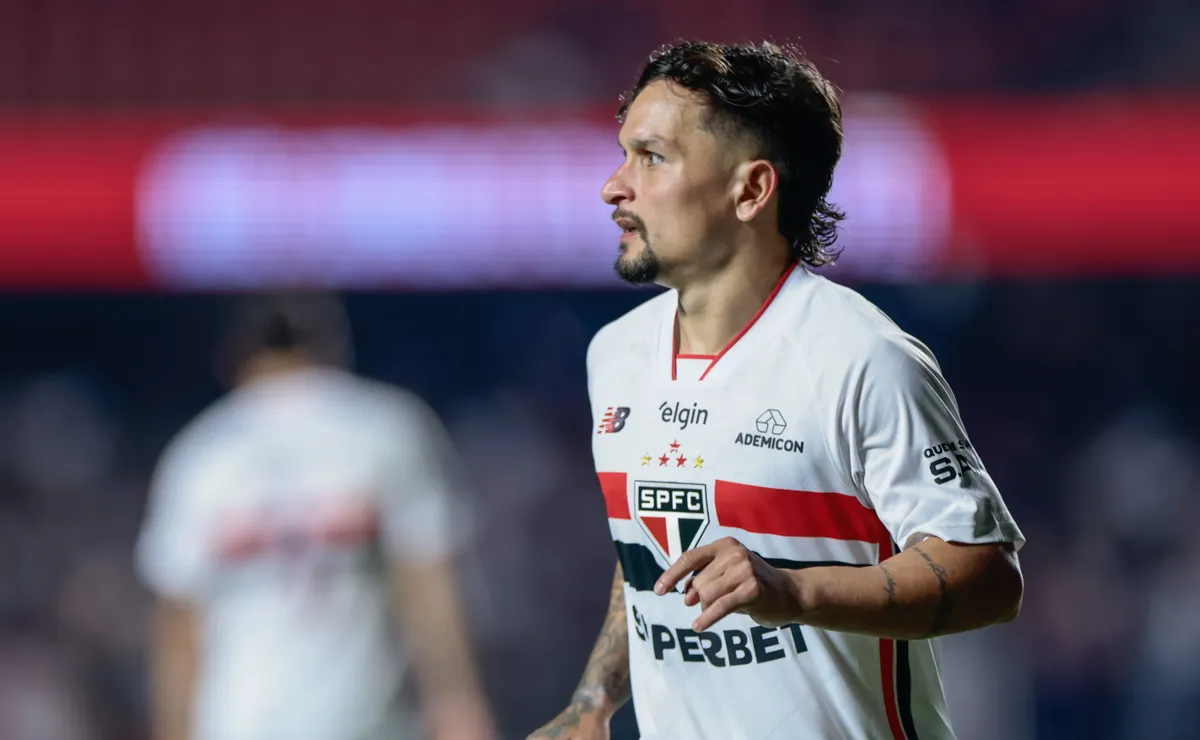 Artur se consolida no São Paulo e lidera números ofensivos do elenco na temporada