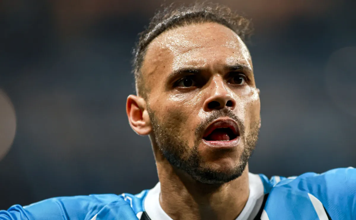 Corinthians descarta Braithwaite após descoberta de salário alto e nega interesse em Cano