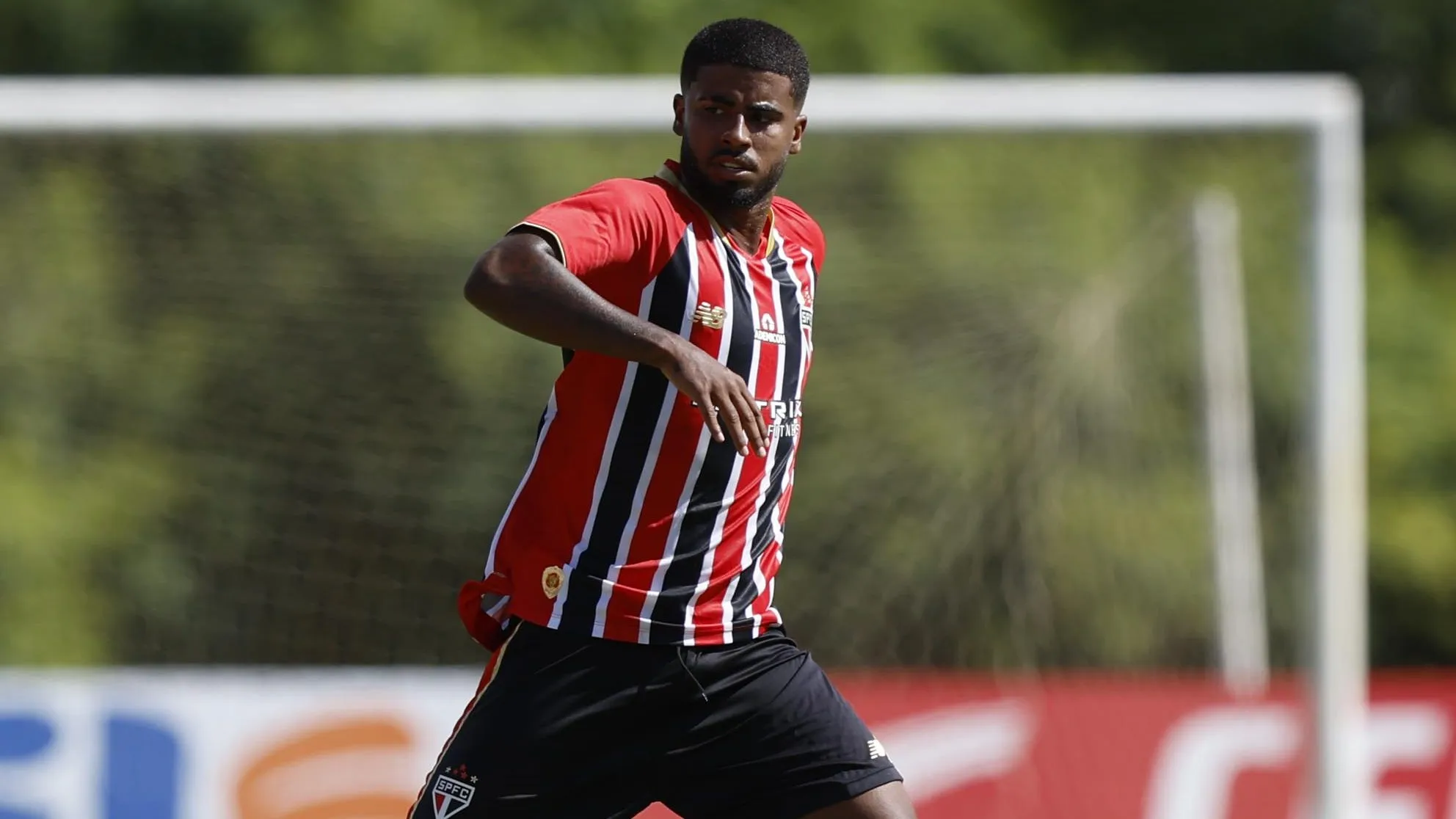 Volante é caputão na base – Foto: Miguel Schincariol/São Paulo FC
