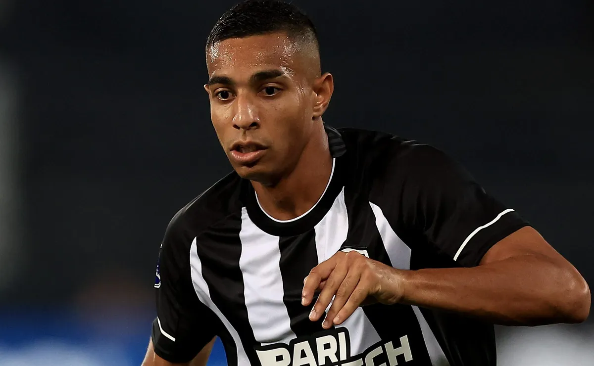 Vasco prepara investida por Victor Sá e Admar Lopes tenta viabilizar negociação com o atacante