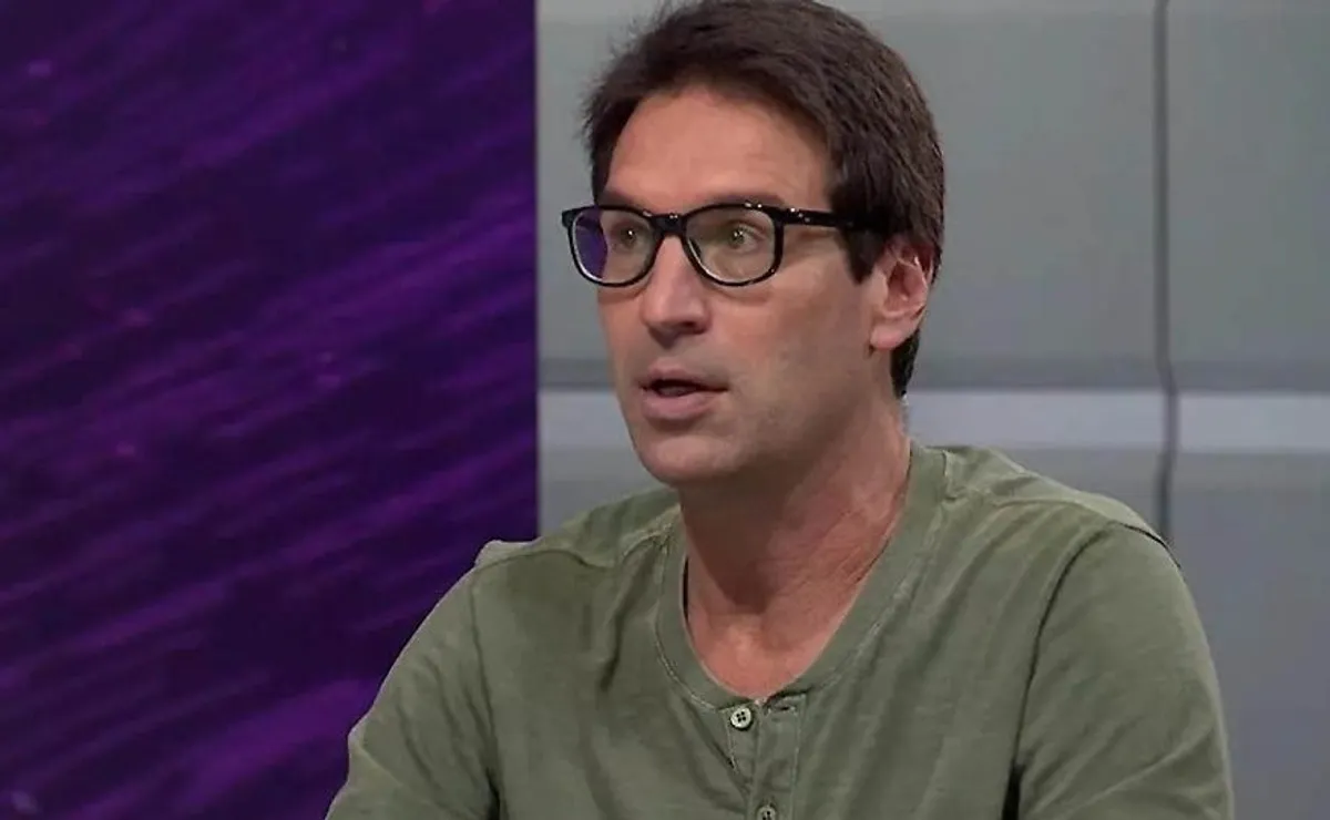 Arnaldo Ribeiro sai em defesa de Roger Machado após vaias: “Ele foi xingado, ofendido”