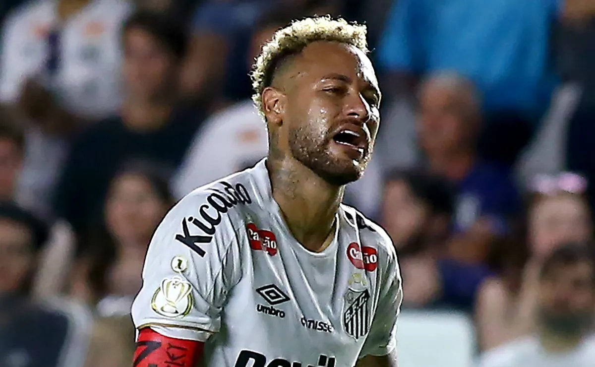 Neymar tem virose confirmada pelo Santos e segue monitorado antes de viagem decisiva