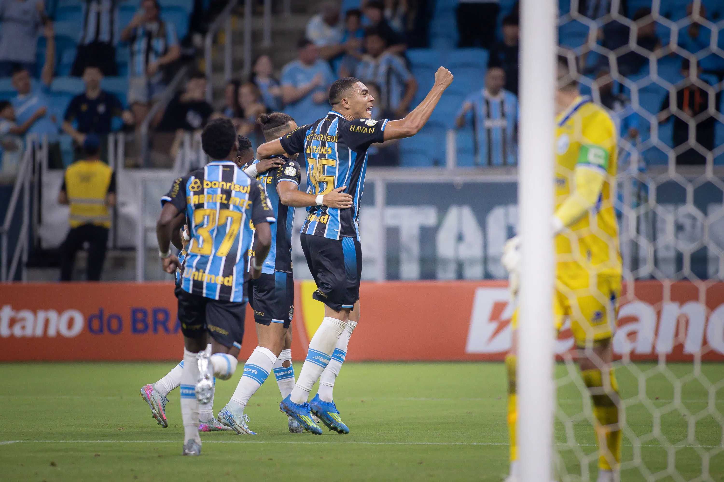 Carlos Vinícius marcou na vitória sobre o Confiança, pela Copa do Brasil. Foto: Maxi Franzoi/AGIF