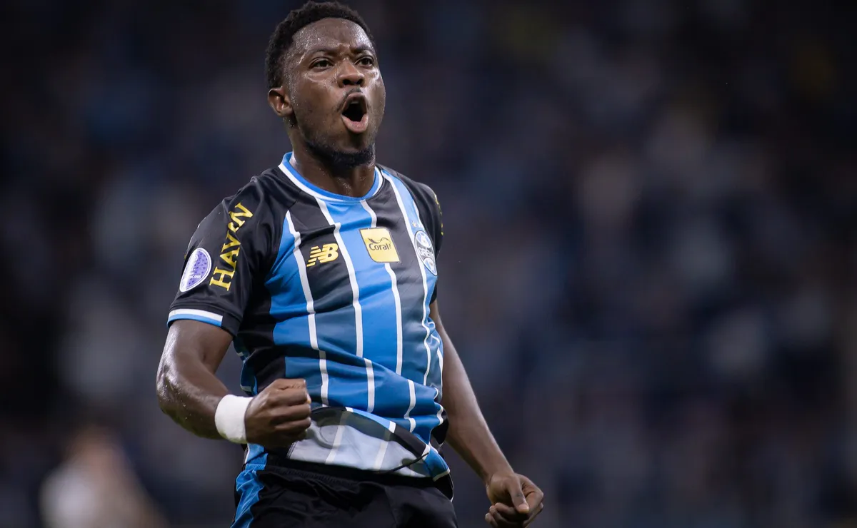 Amuzu evolui no Grêmio, melhora média de gols e vive melhor fase no clube