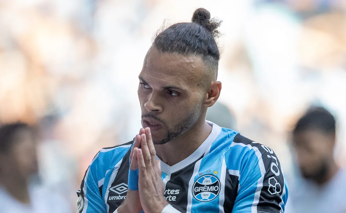 Martin Braithwaite, do Grêmio, não será contratado no Corinthians pelo salário de R$ 2,6 milhões/mês